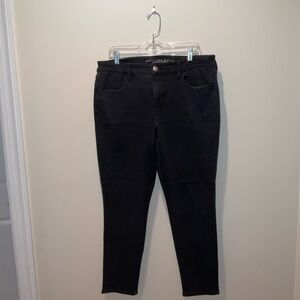 LIKE NEW AMERICAN EAGLE BLACK STRAIGHT LEG JEANS SIZE 16 REGULAR